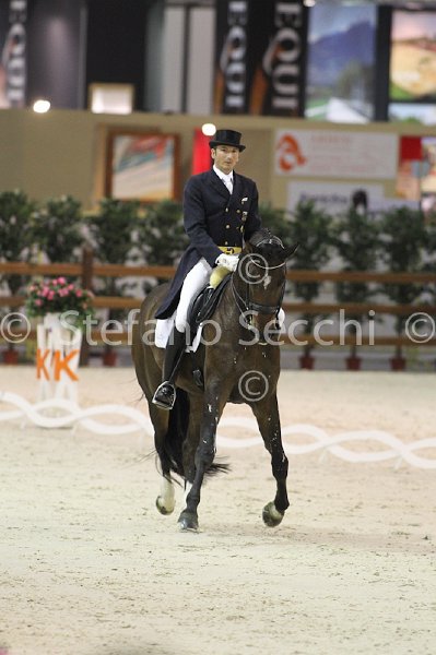 LAUGKS_MEGGLE\'S WELTTALL_MILANO_2011_SS3_9908.jpg